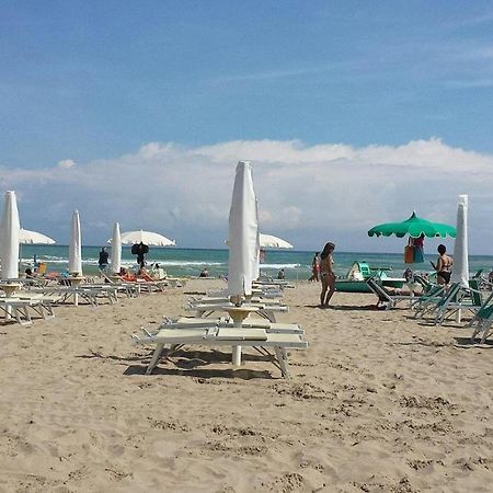 Hotel Pigalle Riccione Esterno foto