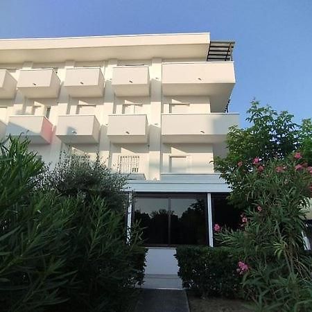 Hotel Pigalle Riccione Esterno foto
