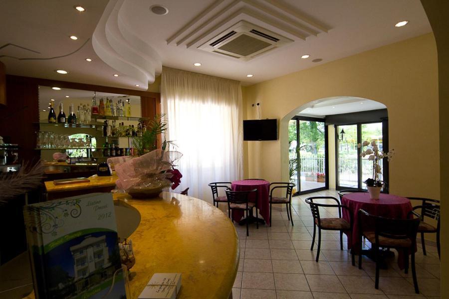 Hotel Pigalle Riccione Esterno foto