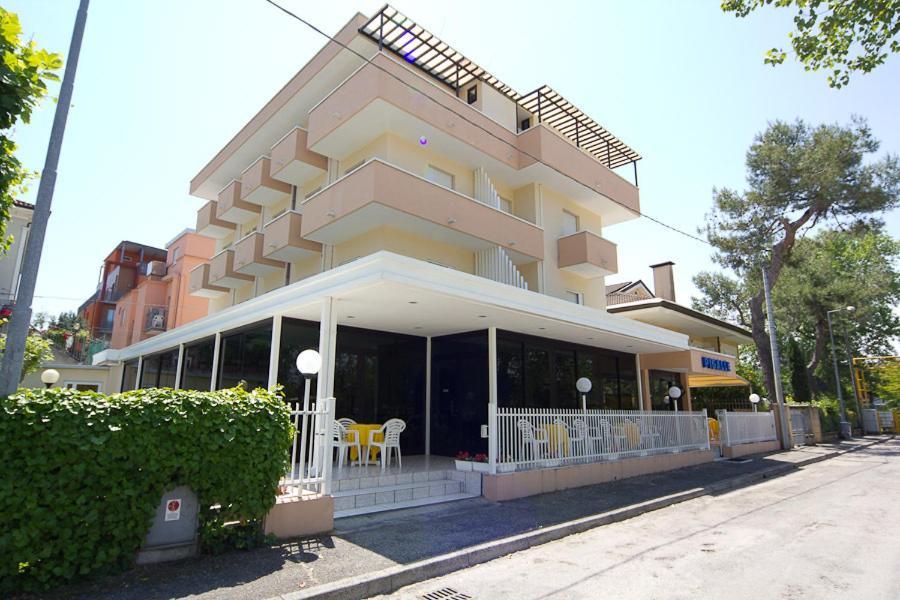 Hotel Pigalle Riccione Esterno foto