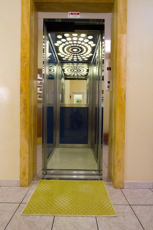 Hotel Pigalle Riccione Esterno foto