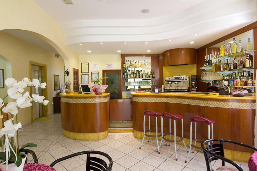 Hotel Pigalle Riccione Esterno foto