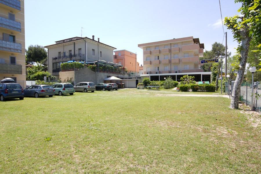 Hotel Pigalle Riccione Esterno foto