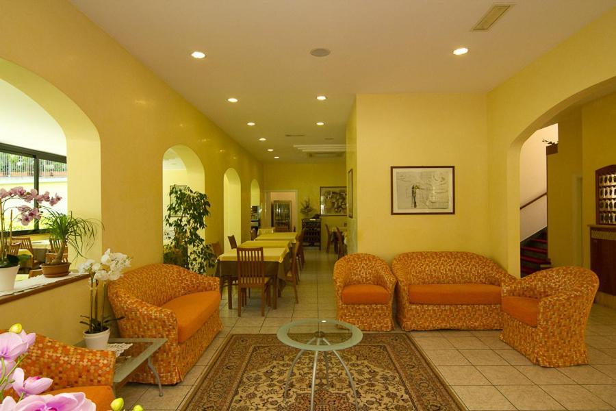 Hotel Pigalle Riccione Esterno foto