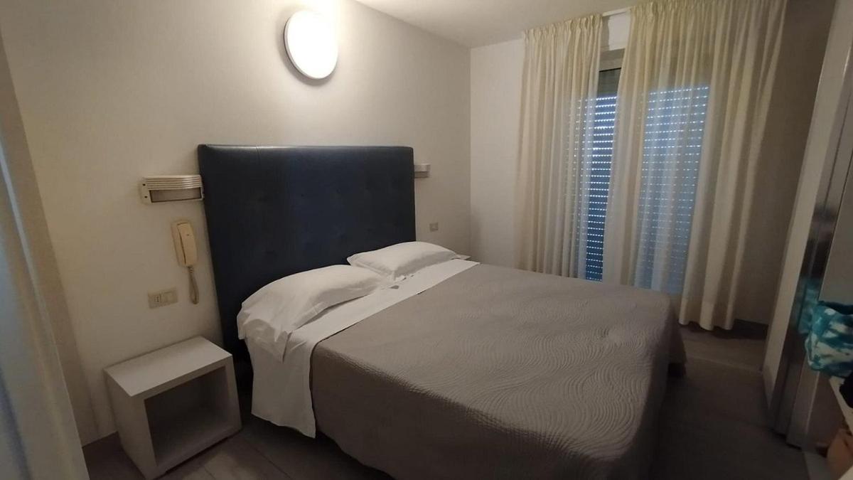 Hotel Pigalle Riccione Esterno foto