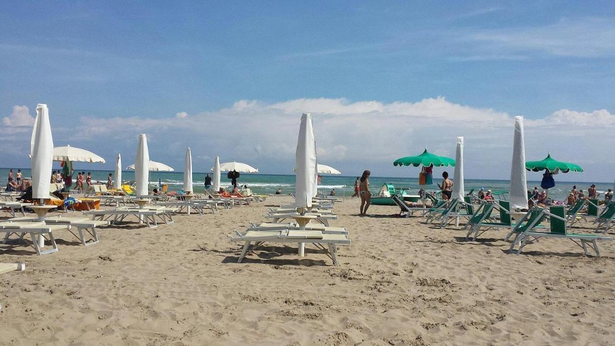 Hotel Pigalle Riccione Esterno foto