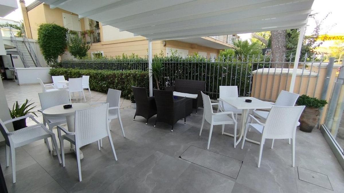 Hotel Pigalle Riccione Esterno foto