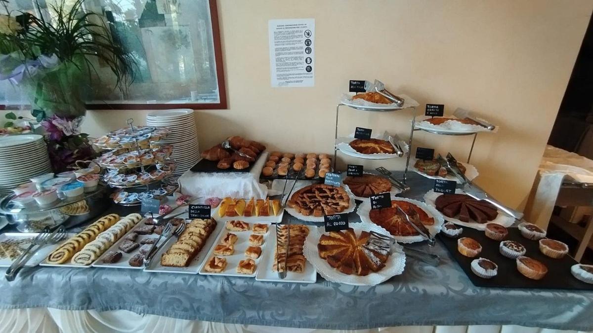 Hotel Pigalle Riccione Esterno foto