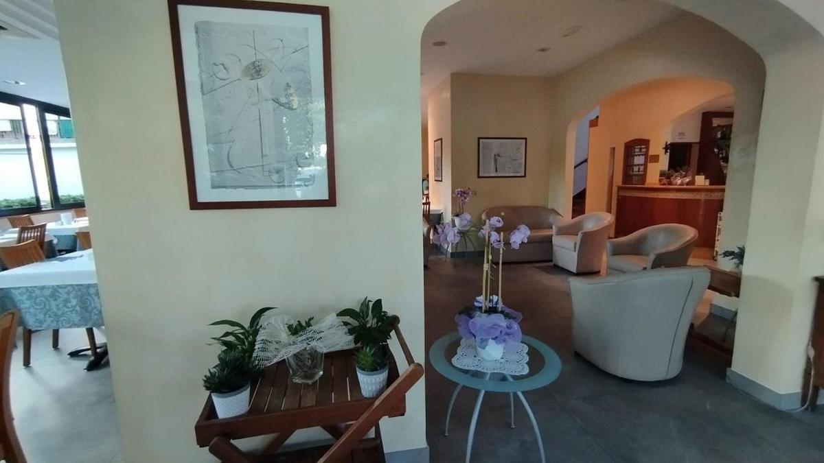 Hotel Pigalle Riccione Esterno foto