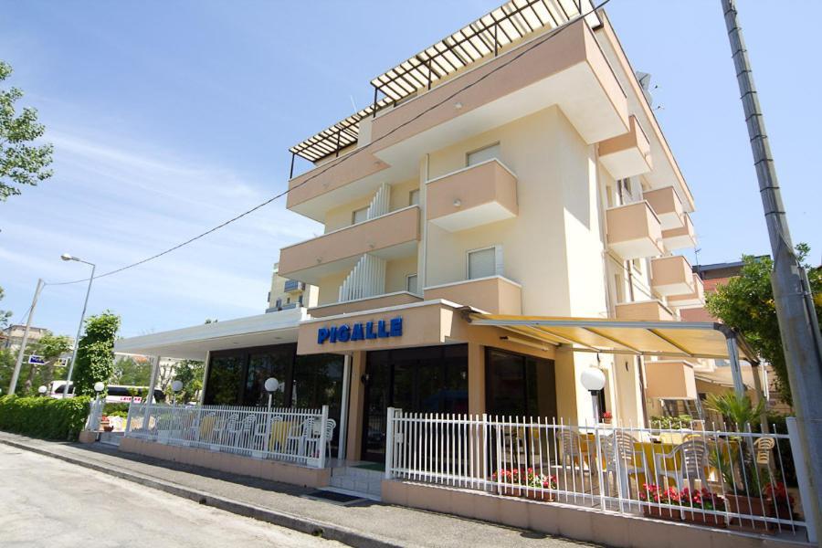 Hotel Pigalle Riccione Esterno foto