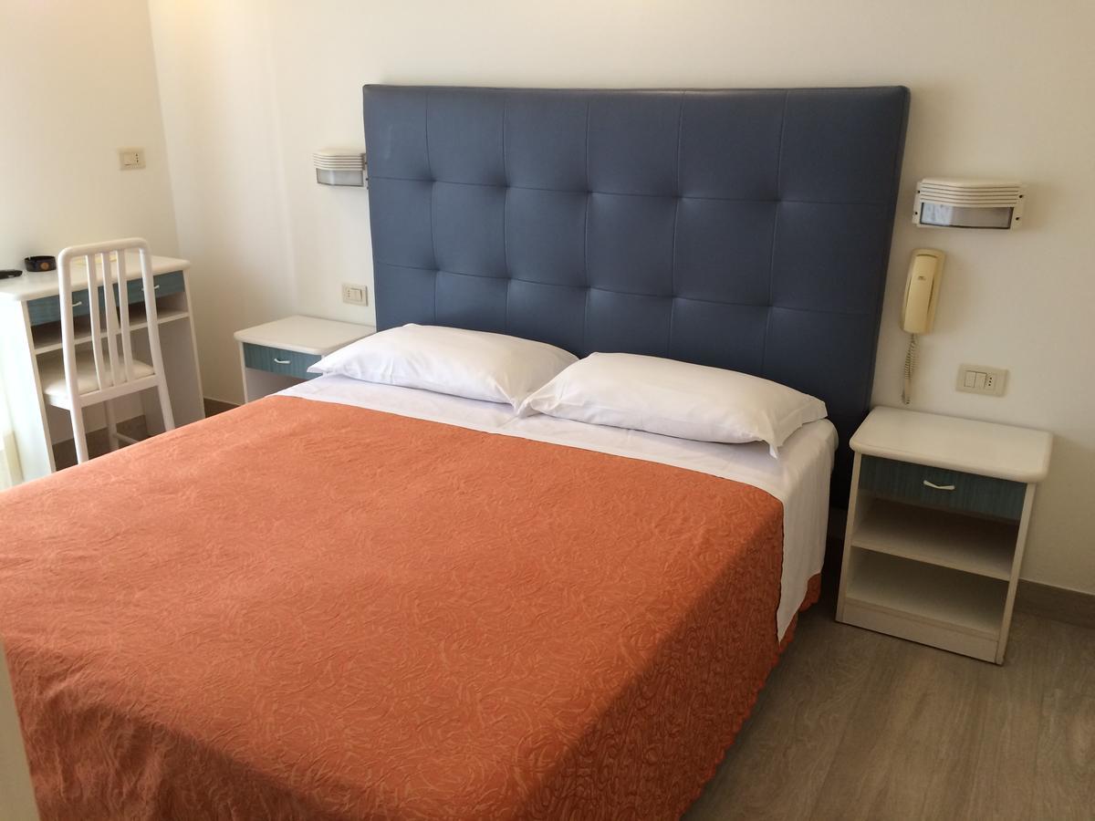 Hotel Pigalle Riccione Esterno foto