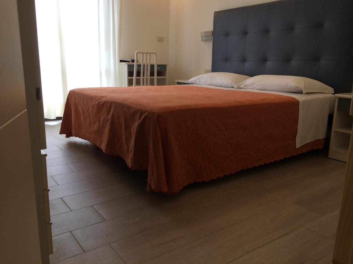 Hotel Pigalle Riccione Esterno foto